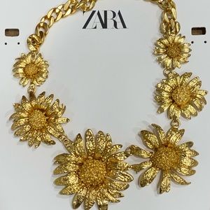 Zara golden daisy necklace